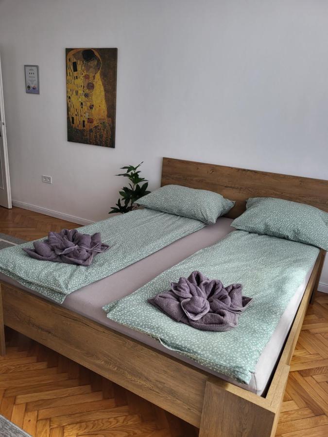 Downtown Studio Apartman Pecs Bagian luar foto