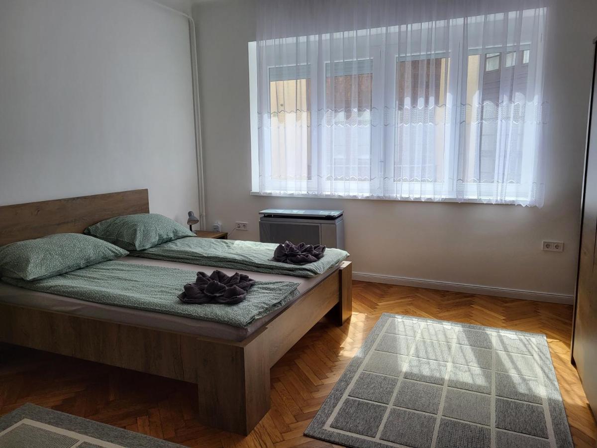 Downtown Studio Apartman Pecs Bagian luar foto